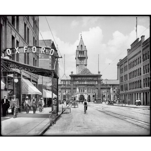 Looking Down Lower 17th Street to Union Station, c1906