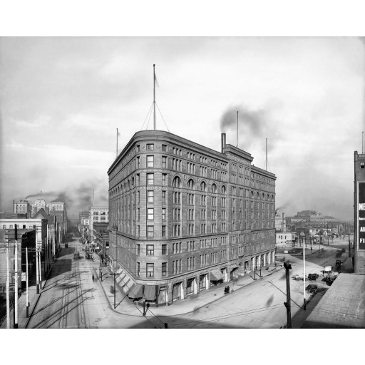 The Brown Palace Hotel at Broadway & 17th Streets, c1910
