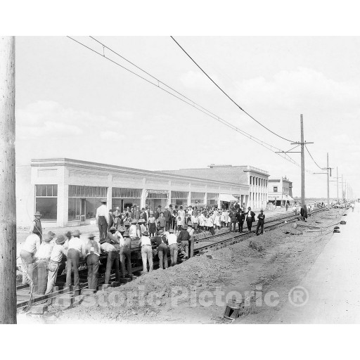 Los Angeles, California, Workers on Van Nuys Boulevard, c1911