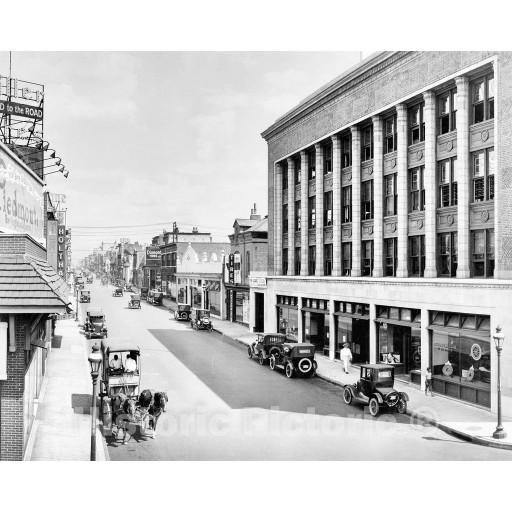 St. Louis, Missouri, Locust Street, c1921
