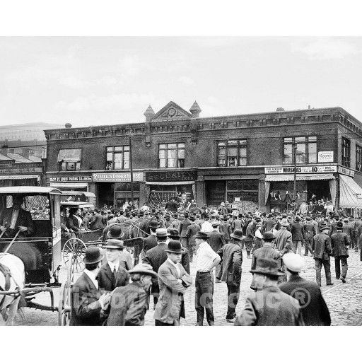St. Louis, Missouri, Crowd Waiting for Taft, c1908