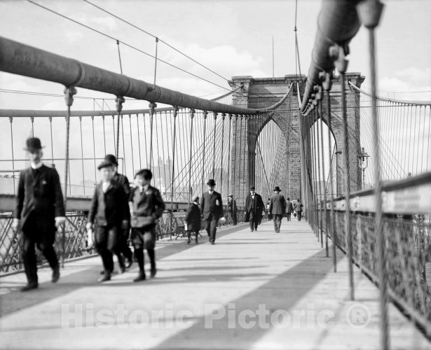 Brooklyn, New York, Crossing the Brooklyn Bridge, c1909