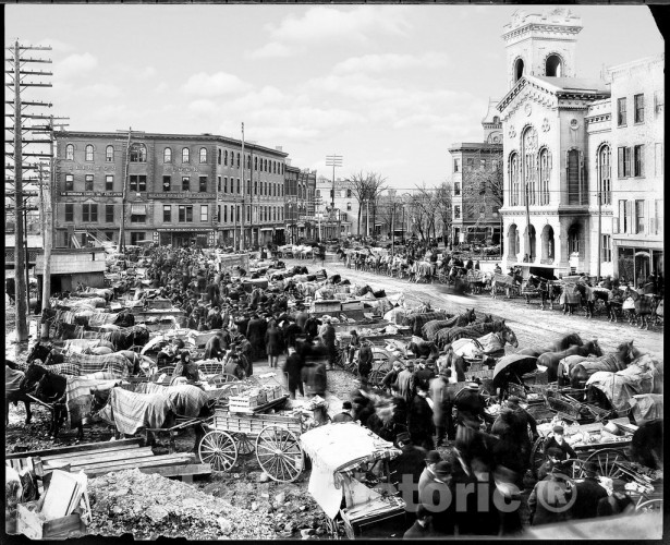 Syracuse, New York, An Early Farmer�s Market in Clinton Square, c1905