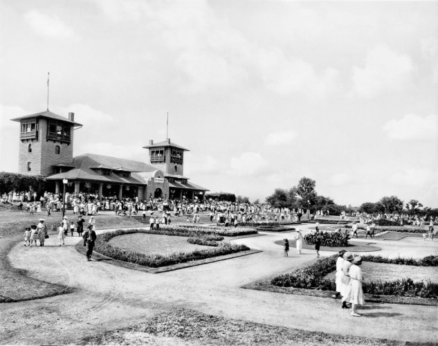 A Crowd in the Gardens, Swope Park, c1922