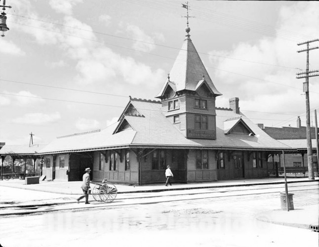 Niagara Falls, New York, The Erie & Ontario Railway Station, c1910