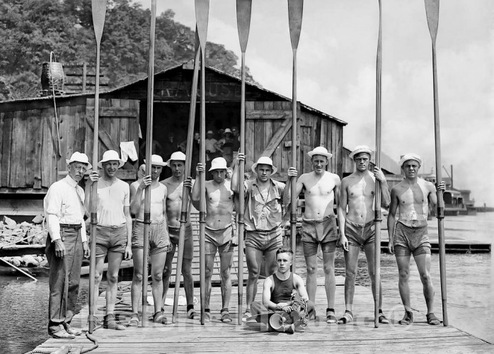 Syracuse, New York, The Syracuse Varsity Rowers, c1910