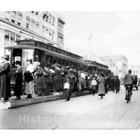 Washington, DC, Waiting for the Trolley, c1918